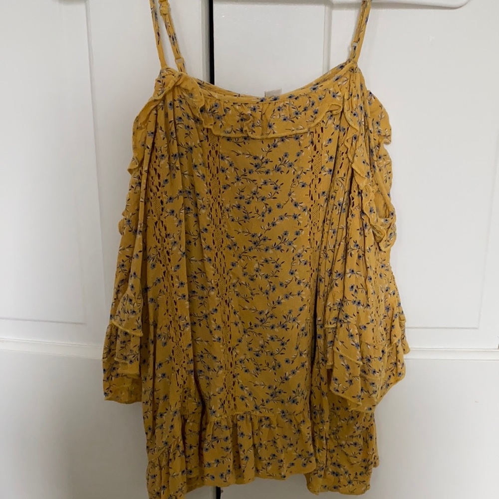 American eagle yellow cold shoulder top